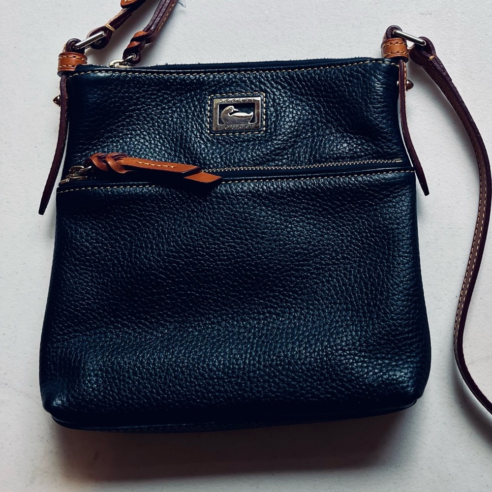 Dooney & Bourke Dillen Leather Letter Carrier Navy EUC